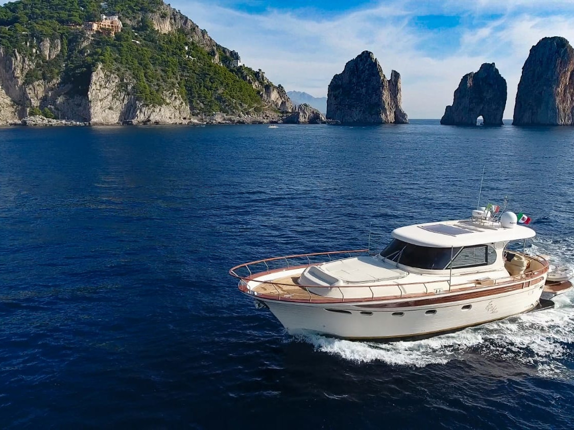Tour in barca a Capri | Tour in barca in Costiera Amalfitana|Star Cars