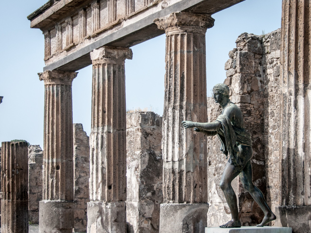 Pompeii, Herculaneum, wine tasting shore excursion | Star cars  tours