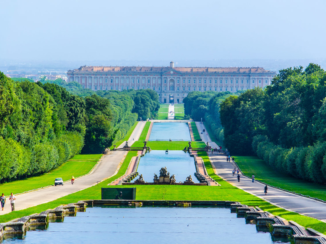 Tour privato del Palazzo reale di Caserta | Star cars private tours